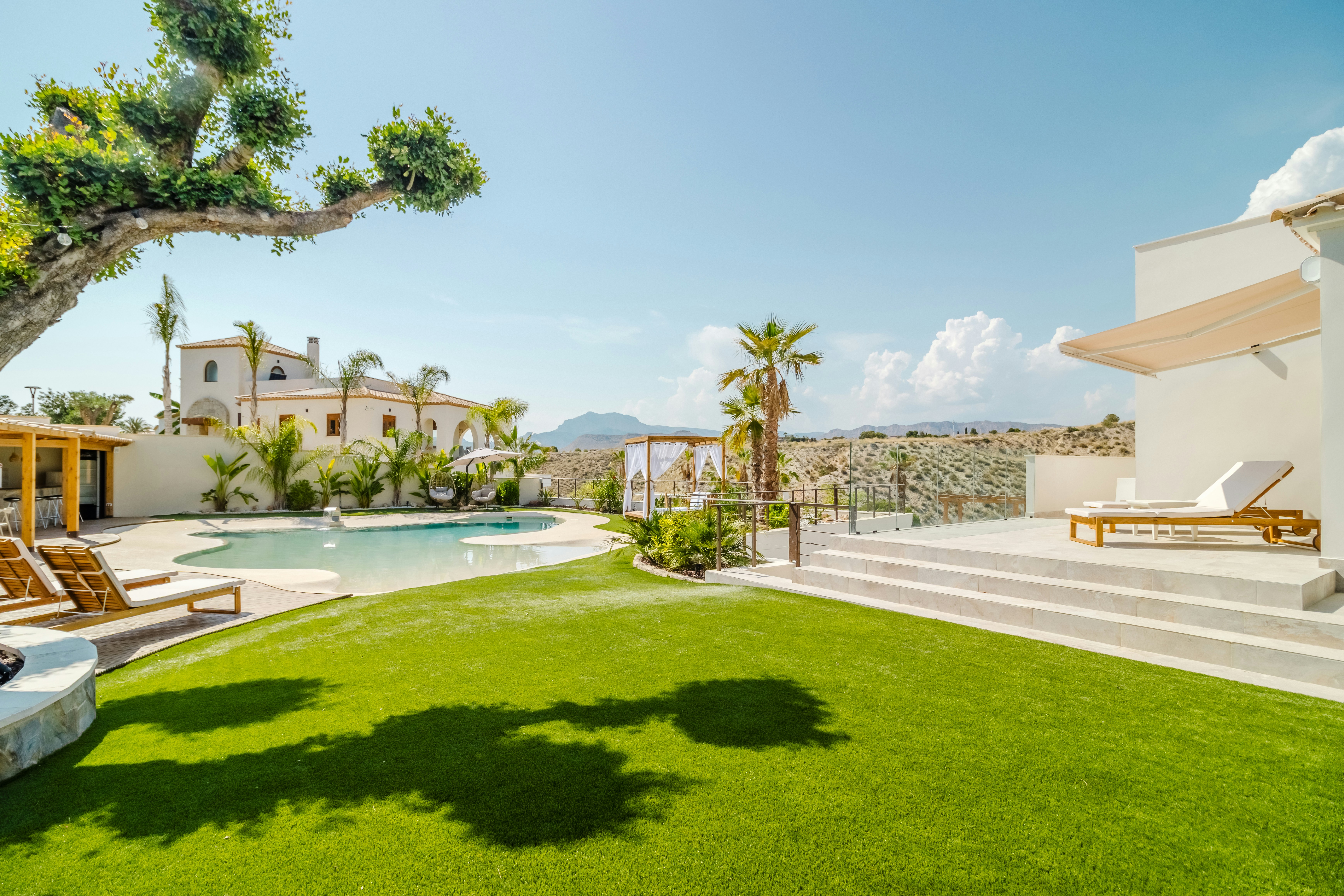Créer un Espace de Vie Extérieur Haut de Gamme sur la Côte d'Azur