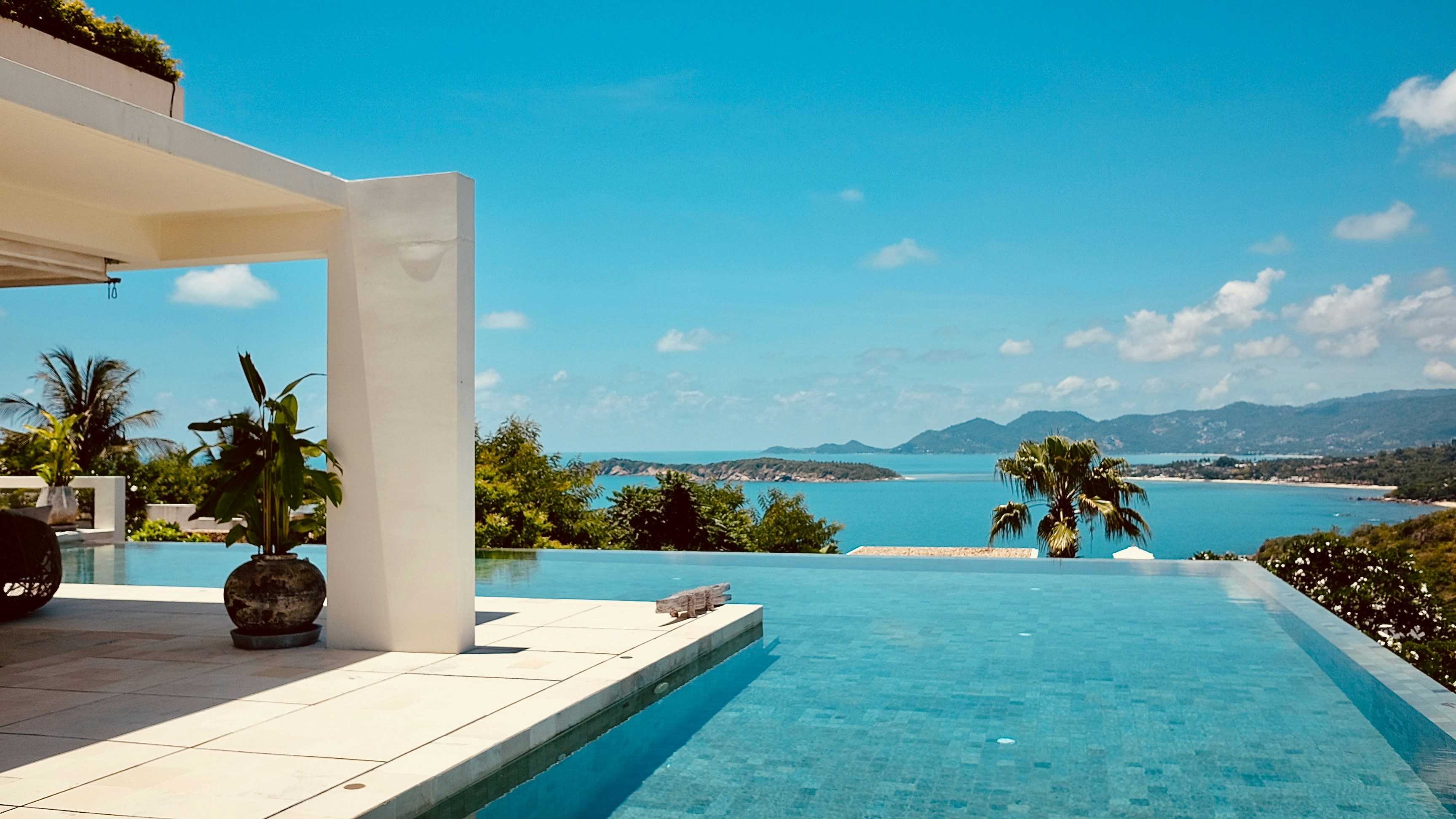 Comment Choisir la Piscine Idéale pour une Villa de Luxe sur la Côte d'Azur